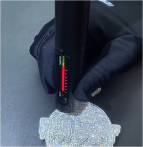 จี้เงินแท้ 925 ประดับเพชรโมอิสซาไนต์ VVS แบบสั่งทำพิเศษ สไตล์ฮิปฮอปสำหรับผู้ชาย รูปทรงกลมเจียระไนแบบเหลี่ยม พร้อมตัวอักษรย่อ - Product Image 2