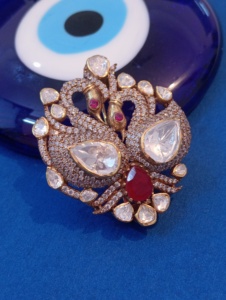 Broche Paon Vintage en Argent 925 Doré, Bijoux Amaira, Cristaux Taillés Poire, Strass, Pierre Centrale Rouge, Design Animal, Unisexe - Product Image 3