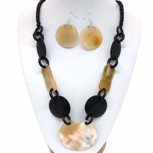 Natural Horn Necklace Fashion Jewelry Latest Modern Design Horn Pendant Necklaces and Customized Size and Price - Product Image 2