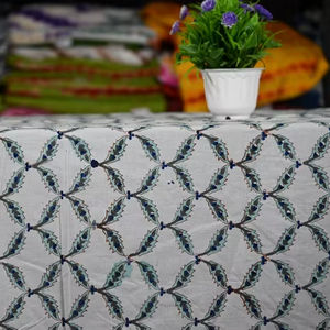 Nappe carrée moderne en coton imprimé à la main motif floral, écologique, réutilisable, anti-poussière TheFabira - Product Image 1