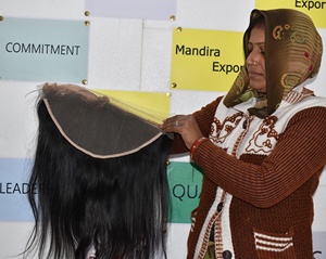 Aucun traité chimique Double trame 13*6 Frontal droit lâche vague profonde couleur noire Temple naturel cheveux humains brésiliens bruts - Product Image 4