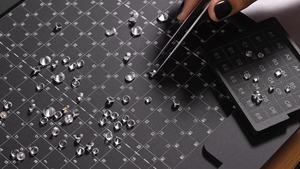 El Trusure MAX es una máquina de detección de diamantes cultivados en laboratorio de alto rendimiento, diseñada para una autenticación rápida de CVD y HPHT. - Product Image 3