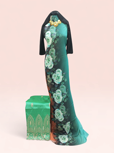 Vestido Dirac Suizo con Estampado de Rosas Verde Esmeralda, Tela Garbasaar Bordada en Verde y Chal Negro - Product Image 1