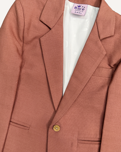 เสื้อเบลเซอร์ขนสัตว์สำหรับเด็กผู้ชาย กระดุมแถวเดียว ปกแบบ Notch Lapel สีพีช เสื้อแจ็คเก็ตผ้าวอร์สเต็ตน้ำหนักเบาสำหรับงานปาร์ตี้หรืองานเลี้ยง - Product Image 3