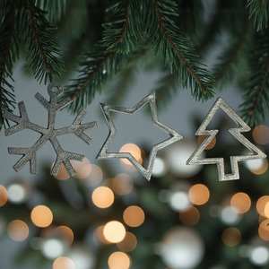 Adornos Navideños de Hierro Fundido con Formas de Copo de Nieve, Estrella y Árbol, con Acabado Plateado Texturizado, Pieza Decorativa Festiva - Product Image 2