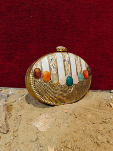 Bolso de mano indio artesanal de latón con nácar y ágata natural, de lujo, para fiestas y bodas. - Product Image 2