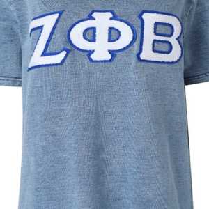 Chemise en jean gris Zeta Phi Beta avec broderie chenille bleue lettres grecques, T-shirt décontracté et élégant pour femme - Product Image 6