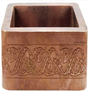 Évier carré compact en cuivre avec un motif floral et végétal sculpté en continu, encadrant la bande centrale, à prix de gros - Product Image 1