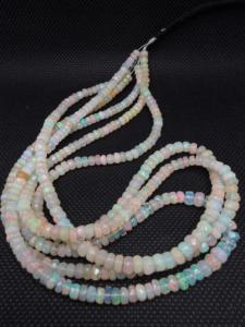 Perlas de Ópalo Etíope Natural, Corte Rondelle Liso, 4-5MM, 140CT, 3 Líneas, Brillantes, Perforadas en el Centro, Orificio de 0.5MM, Zehra Gems - Product Image 2