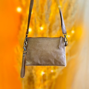 Bolso Cruzado de Cuero Genuino Venus Leathers, Estilo Western, Hecho a Mano, con Patrón de Letras y Flores, Antirrobo, con Cierre, en Oferta - Product Image 4