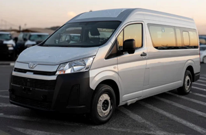 Toyota Hiace 3.5L gasolina, 15 asientos, modelo 2026, transmisión automática, en buen estado. - Product Image 4