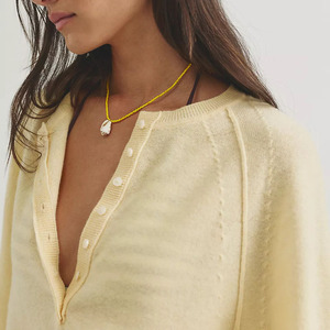 Suéter de Punto de Alta Calidad para Mujer, Cuello en V, Manga Farol, Color Amarillo Sólido, Botones al Frente, Estilo Minimalista, para Otoño - Product Image 4