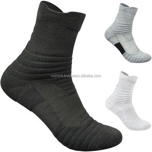 Chaussettes de sport respirantes et douces avec évacuation de l'humidité, ajustement confortable pour les sports quotidiens et les vêtements décontractés - Product Image 1