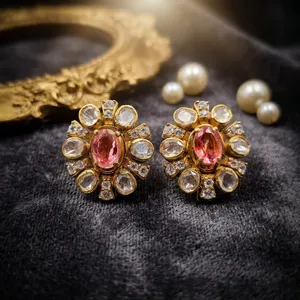Pendientes de tuerca florales Kundan Polki, diseño geométrico vintage de moda, engaste de rubí, aleación de zinc, pendientes Huggie étnicos para mujer - Product Image 1
