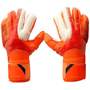 Gants de gardien de but colorés avec éléments réfléchissants pour une haute visibilité et un style remarquable lors des matchs nocturnes sous la lumière - Product Image 4