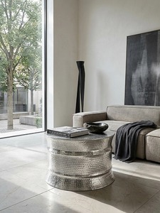 Mesa de Centro Redonda Moderna de Aluminio para el Hogar, 60 cm de Diámetro, Diseño Industrial, Mueble de Metal Hecho a Mano para Sala de Estar - Product Image 5