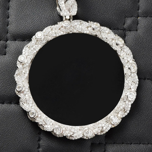 Pendentif Moissanite en Alliage Plaqué Rhodium, Sertissage Glacé, Coupe Ronde Brillante, Style Classique, Bijou Unisexe Idéal pour Cadeau - Product Image 1