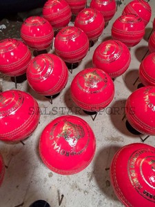 Ball de cricket en cuir rose de haute qualité, durable, 156 g, idéal pour les jeux T2O en extérieur, logo personnalisé, livraison directe d'usine. - Product Image 5