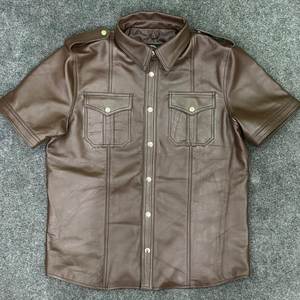 Camisa de Cuero Genuino Negra Vintage para Hombre, Manga Corta, Cuello Clásico, Estilo Desgastado, Uniforme de Motero, Precio al por Mayor - Product Image 2