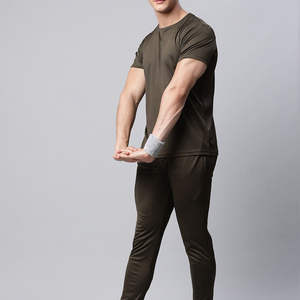 Conjunto Deportivo para Hombre Talla Grande, Color Verde Oliva Sólido, Camiseta de Manga Corta y Pantalones Deportivos para Entrenamiento - Product Image 5