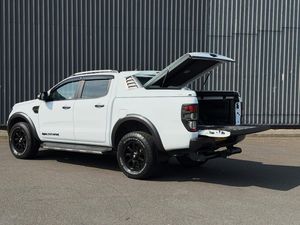 Camioneta Doble Cabina Usada 2024, Estilo Wildtrak, Automática, Tracción en las Cuatro Ruedas - Product Image 2