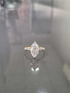 Bague de fiançailles en diamant de laboratoire taille marquise 3 carats, bague en or 14 carats avec pierres latérales taille marquise et taille ronde, certifiée IGI - Product Image 4