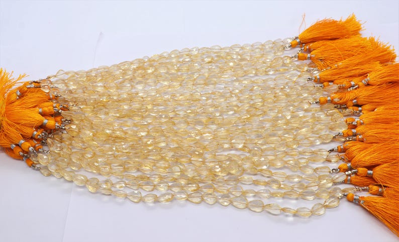 สีเหลือง