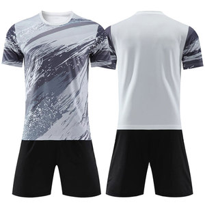 Tenue d'équipe de football personnalisée avec étiquette OEM, uniformes de football en polyester, maillot de football à col rond à manches courtes et ensemble short - Product Image 6