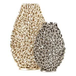 Jarrón de Aluminio Dorado Geométrico Abstracto de Lujo - Pieza de Arte Metálica Contemporánea con Diseño Hueco para Sala de Estar y Oficina de Lujo - Product Image 3