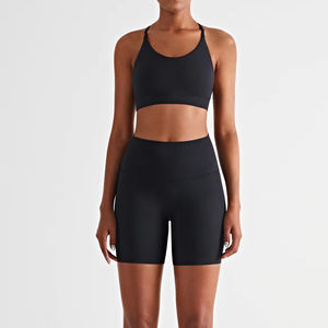 Ensemble de yoga pour femmes en gros – Tenue de sport d'extérieur en Spandex et Polyester, legging et short unis à devant uni - Product Image 1