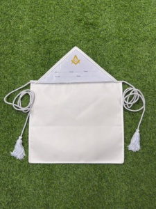 Tablier maçonnique carré en cuir blanc avec cordons ajustables et pompons |   Régalia Cérémonielle en Satin Personnalisée avec Dentelle Brodée - Product Image 2