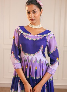 ชุดเดรสสไตล์ตะวันตกทรงหลวม ยาวปานกลาง คอวี ผ้ามัสลินพิมพ์ลายดอกไม้ ล้างทำความสะอาดได้ แฟชั่นน่ารักลำลองสำหรับฤดูร้อนปี 2026 รุ่น AARYA สำหรับผู้หญิง - Product Image 5