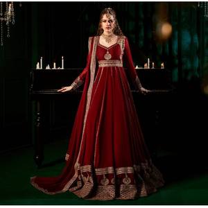 Designer Robes de bal avec broderie Séquence de travail comprend robe et Dupatta Pent - Product Image 3