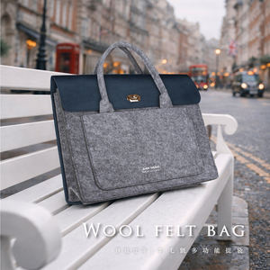 Sac à bandoulière au design de haute qualité - sac écologique en feutre de laine - Product Image 1