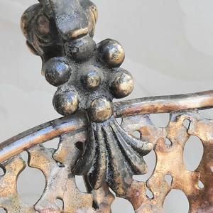 Magnifique bonbonnière en laiton ajouré, vase perforé avec poignées à motifs floraux, fabriqué par ARTISTIQUE - Product Image 3