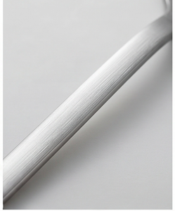 Ensemble de couverts minimalistes en acier inoxydable, finition miroir haute brillance, compatible lave-vaisselle, pour mariage. - Product Image 3