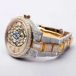 Reloj de Lujo Ecológico Personalizado con Fecha Automática, Números Romanos, Cuarzo y Moissanita en Acero Inoxidable Premium - Product Image 4