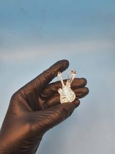 Pendentif Guitare Personnalisé en Moissanite Sertie, Plaqué Or Rose Argent 925, Style Hip Hop Rapper, Testeur de Diamant Inclus - Product Image 2