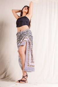 Serviette de plage longue en coton doux, modèle sarong, motif floral et animalier, design féminin confortable, impression de logo personnalisée, best-seller - Product Image 2