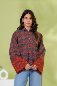 เสื้อเชิ้ตผู้หญิงสีน้ำเงินกรมท่าพิมพ์ลายดอกไม้สไตล์ชาติพันธุ์ลำลองติดกระดุมแขนกระดิ่ง - Product Image 4