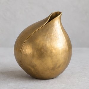 Florero de latón hecho a mano - Recipiente para semillas de diseño conceptual de metal hecho a mano para decoración de mesa, procedente de la India - Product Image 1