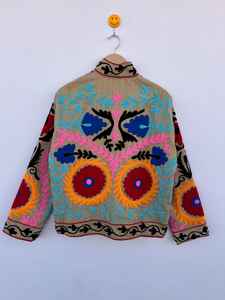 Chaqueta de Invierno Acolchada con Bordado Floral Suzani, Chaqueta Abierta Unisex de Estilo Bohemio para Festivales, Prenda Exterior Hecha a Mano con Cuello Alto - Product Image 5
