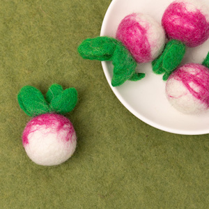 Juguete Educativo de Repollo de Fieltro de Lana Hecho a Mano con Hojas Verdes para Niños - Comercio Justo Ético al por Mayor - Product Image 2