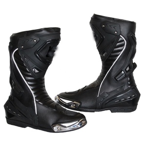 Bottes de moto protectrices avec soutien renforcé de la cheville, semelle antidérapante, panneaux respirants et design de tourisme durable - Product Image 4