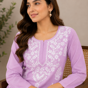 Kurti Recto Lilac con Bordado a Mano Lucknowi Chikankari, Túnica Étnica de Algodón Simple y Elegante, Top Color Lavanda Claro para Mujer - Product Image 3