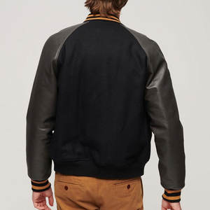 Blouson universitaire d'hiver à capuche, style urbain, personnalisable OEM, design universitaire, coupe ajustée, en laine/cuir, haute qualité - Product Image 2