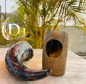 Corne à boire en corne de buffle naturelle, style Viking, avec support en cuir ou support en corne, faite à la main, polie et gravée, vaisselle médiévale. - Product Image 5