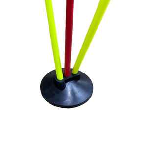 Support robuste à 3 fentes avec base en caoutchouc pour poteaux de slalom, entraînement d'agilité, football, soccer, rugby et autres sports - Product Image 6