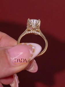 Anillo de Compromiso Solitario Clásico con Corte de Pera en Oro Amarillo, Anillo de Promesa Minimalista Hecho a Mano, Joyería Fina para Bodas y Aniversarios - Product Image 4