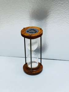 Reloj de Arena de Madera Hecho a Mano de 7.5'' con Arena Rosa |   Decoración Rústica con Diseño de Cruz de Ángel para Mesa de Navidad o Cumpleaños, Uttarakand - Product Image 6